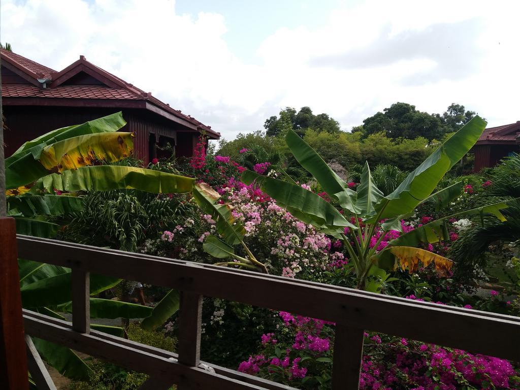 白马市 Khmer House Bungalow酒店 外观 照片